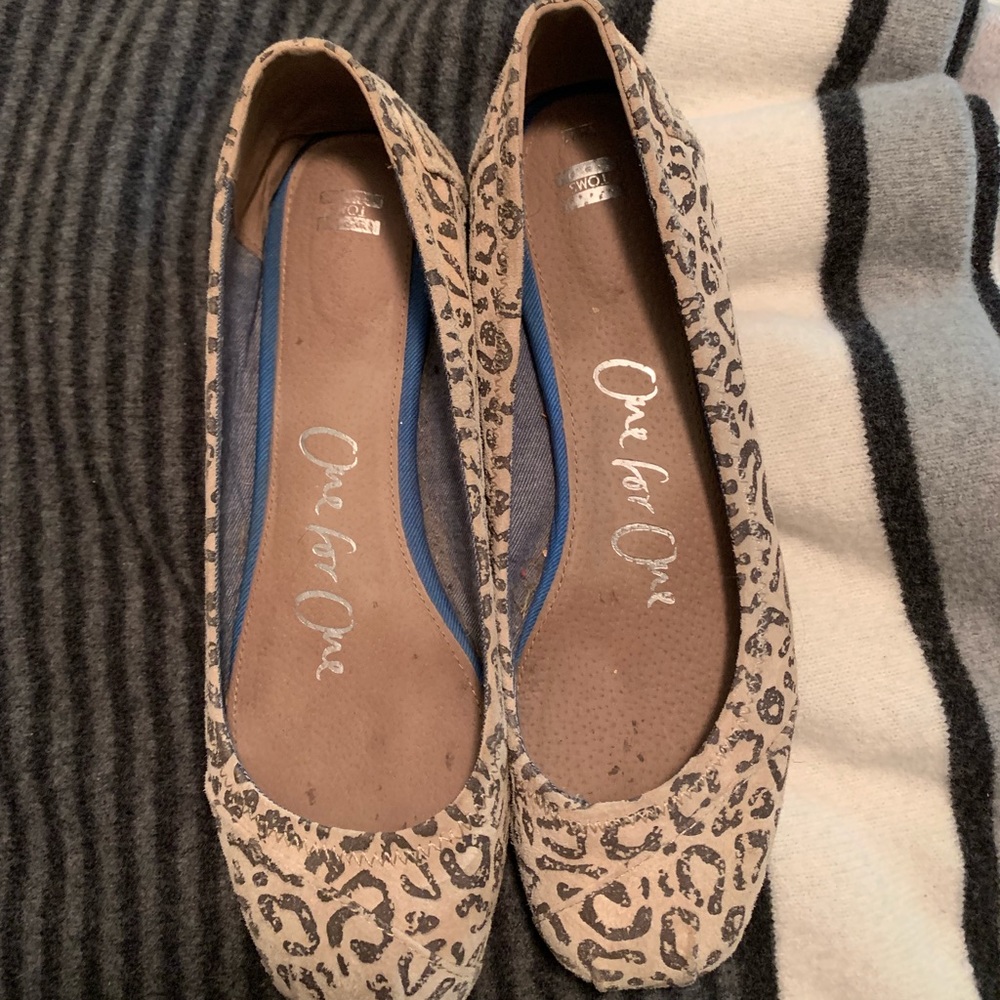 Guc Toms flats animal print